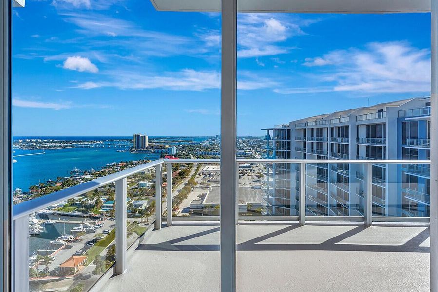 Nautilus 2411 Guest 3 Balcony