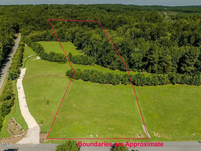 01-001-33VersaillesLn-Lot02-20250728