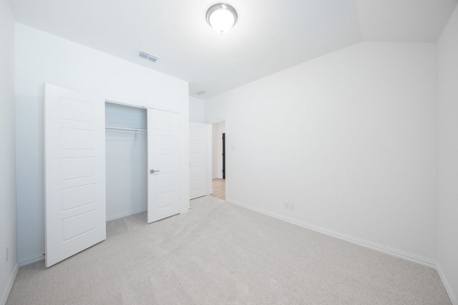 Spacious, unfurnished interior of a new home in Whitewing Trails, Princeton (Image 22).