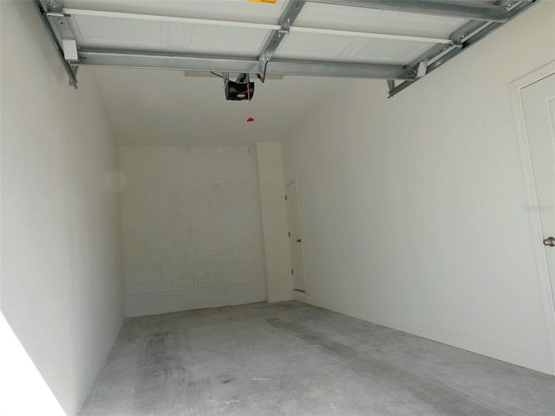 Spacious, unfurnished interior of a new home in Laureate Park, Orlando (Image 29).