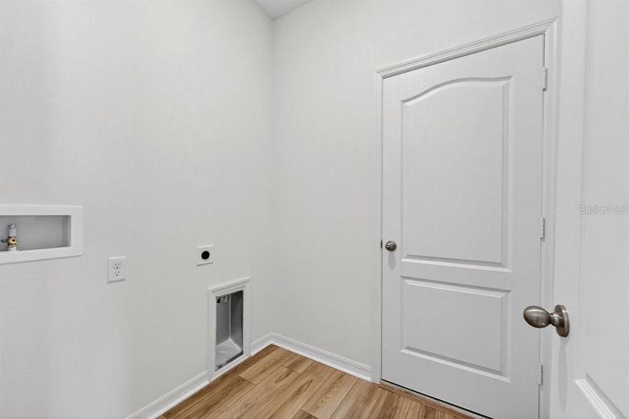 Spacious, unfurnished interior of a new home in , Deltona (Image 28).