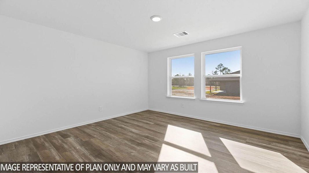 Spacious, unfurnished interior of a new home in East Williams Cove, Conroe (Image 4).