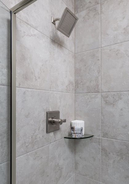 Representative interior finishes for a home built from the Ivy by Tri Pointe Homes in Bridgewater, Midlothian (Image 20).