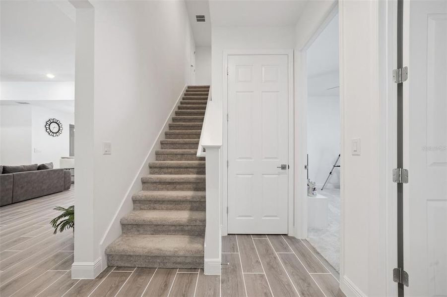 Spacious, unfurnished interior of a new home in , Mount Dora (Image 20).