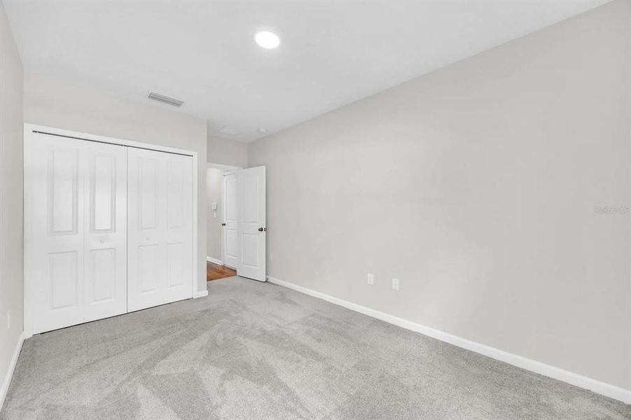 Spacious, unfurnished interior of a new home in , Orlando (Image 40).