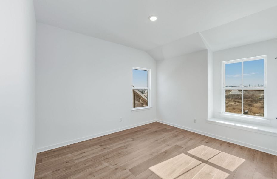 Spacious, unfurnished interior of a new home in Sunfield, Buda (Image 30).