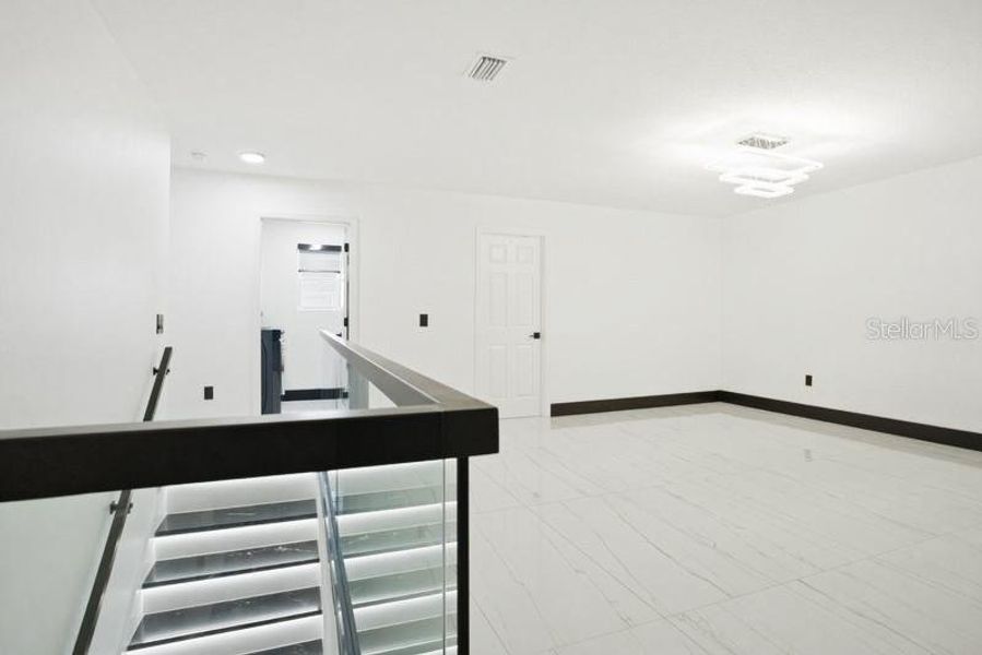 Spacious, unfurnished interior of a new home in Storey Creek, Kissimmee (Image 24).