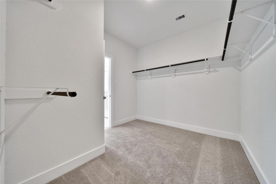 Spacious, unfurnished interior of a new home in Roman Forest, New Caney (Image 25).