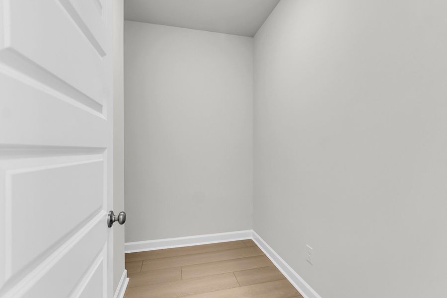 Spacious, unfurnished interior of a new home in , Summerville (Image 27).