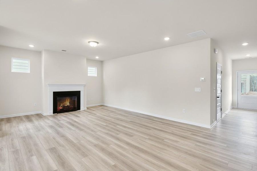 Spacious, unfurnished interior of a new home in Sanders Park, Austell (Image 18).