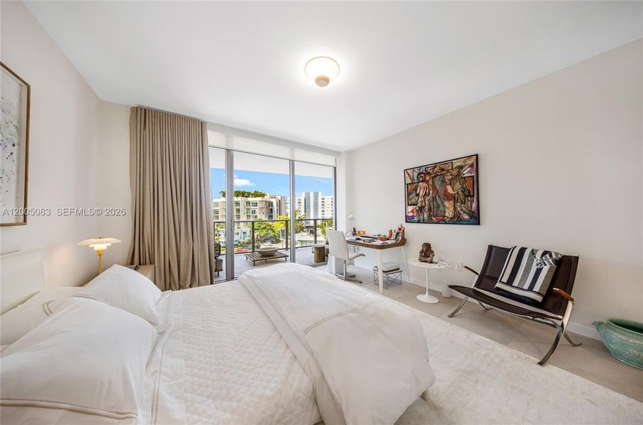 Furnished interior view inside a new home in Onda, Bay Harbor Islands (Image 20).