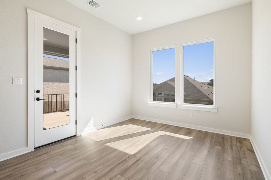 Spacious, unfurnished interior of a new home in Lariat, Liberty Hill (Image 33).