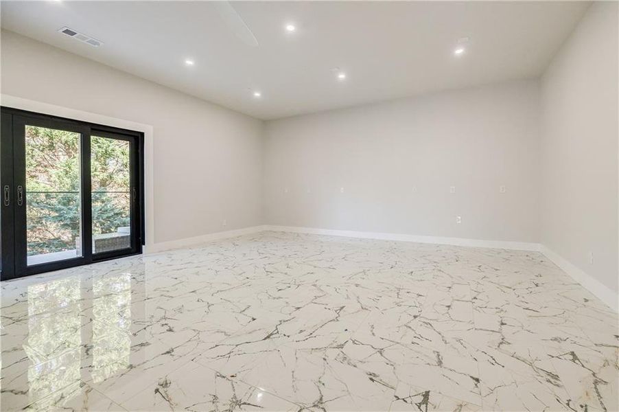 Spacious, unfurnished interior of a new home in , Marietta (Image 23).