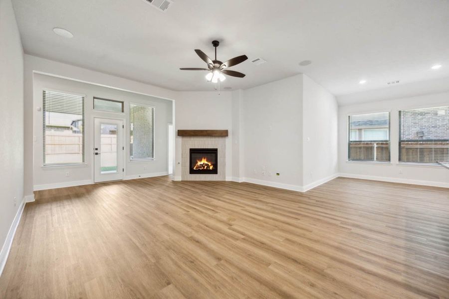 Spacious, unfurnished interior of a new home in Summer Crest, Fort Worth (Image 22). Spacious, unfurnished interior of a new home in Summer Crest, Fort Worth (Image 22).