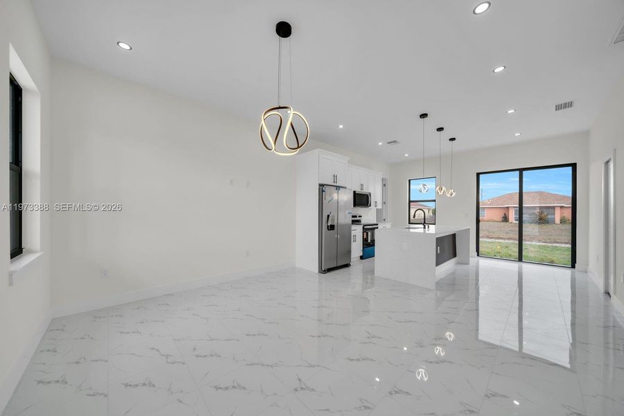 Spacious, unfurnished interior of a new home in , Lehigh Acres (Image 28).