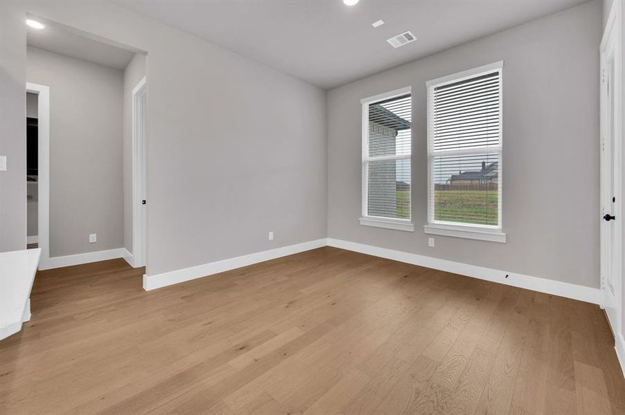 Spacious, unfurnished interior of a new home in Springside Estates II, Waxahachie (Image 17). Spacious, unfurnished interior of a new home in Springside Estates II, Waxahachie (Image 17).