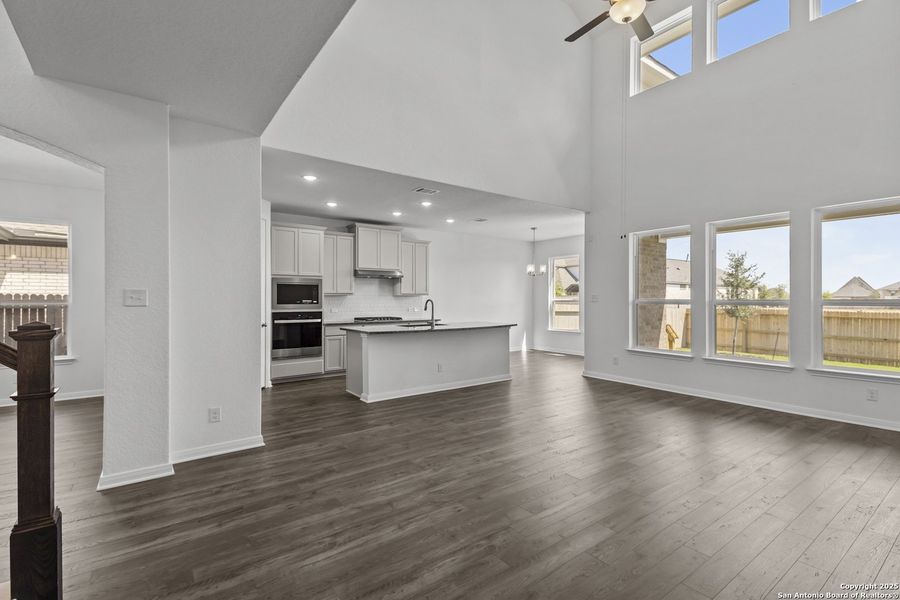 Spacious, unfurnished interior of a new home in Stillwater Ranch, San Antonio (Image 17). Spacious, unfurnished interior of a new home in Stillwater Ranch, San Antonio (Image 17).