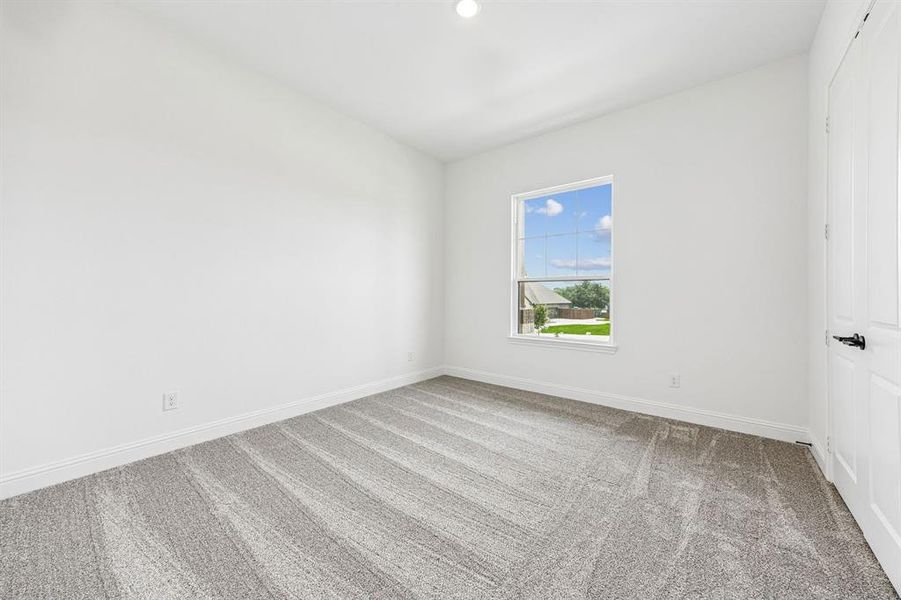 Spacious, unfurnished interior of a new home in Oak Creek Ranch, Midlothian (Image 20). Spacious, unfurnished interior of a new home in Oak Creek Ranch, Midlothian (Image 20).