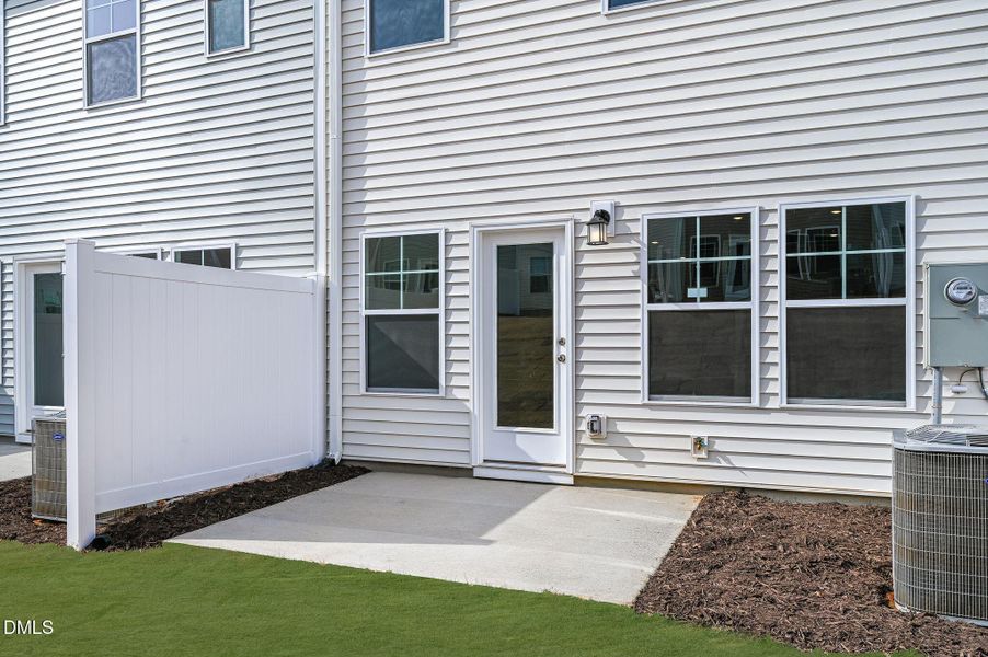 SUN_CaitlinCrossing_Pic_Cameron-4