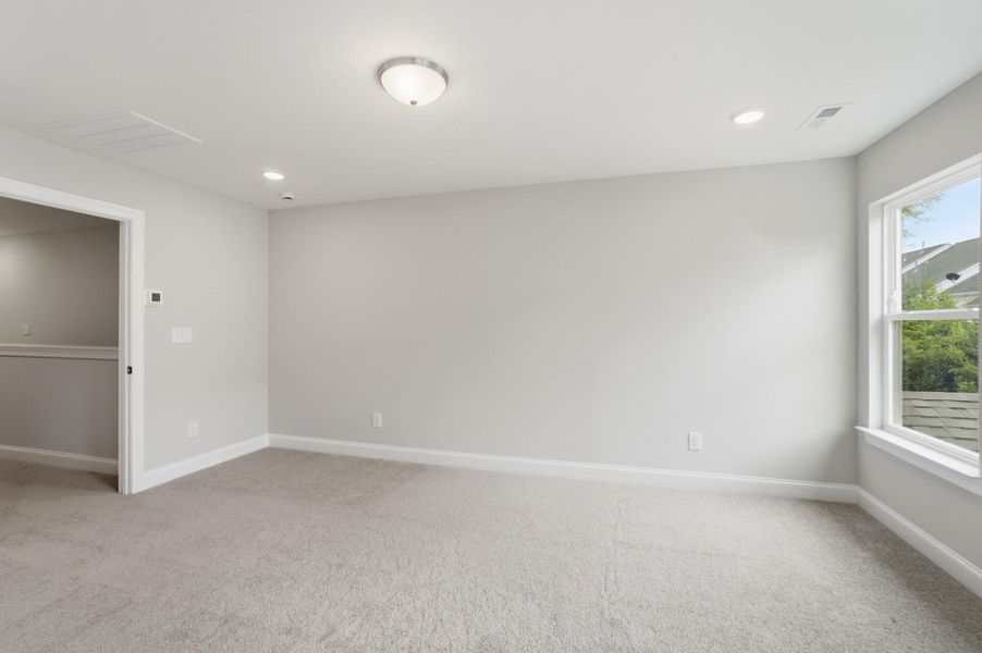 Spacious, unfurnished interior of a new home in Harrisburg Village Townhomes, Harrisburg (Image 31).