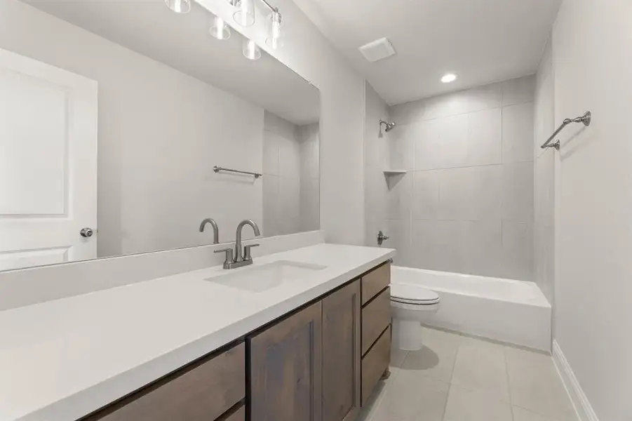 4617 Nomad-Bathroom-1