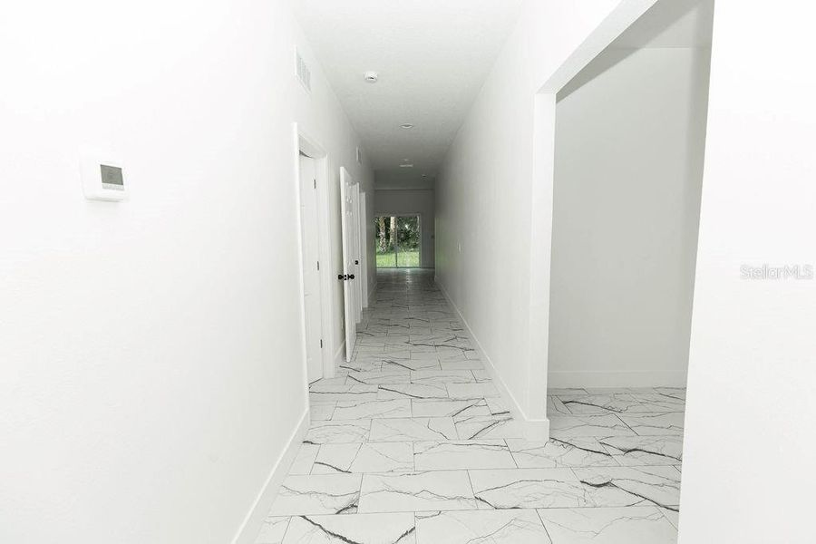 Spacious, unfurnished interior of a new home in , Apopka (Image 19).
