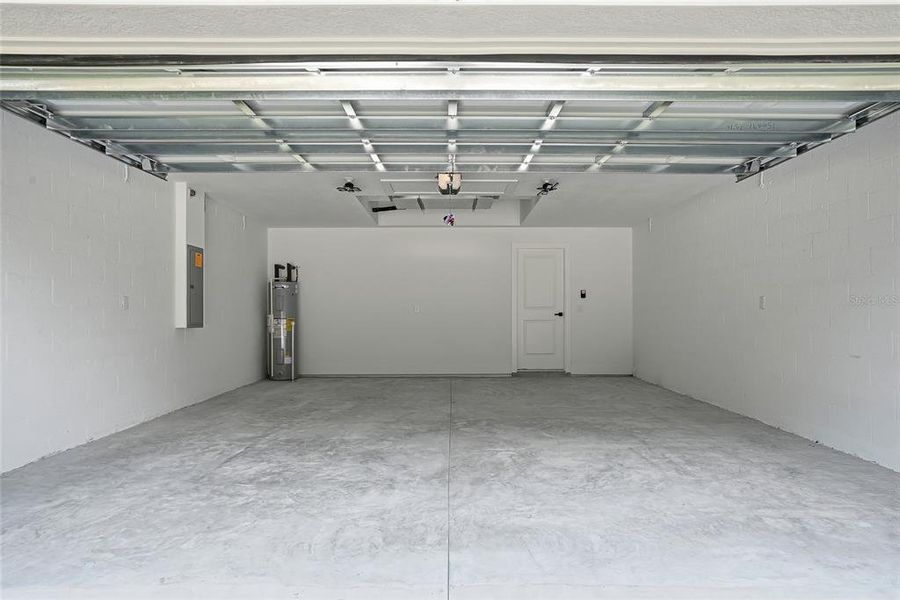 Spacious, unfurnished interior of a new home in , Weeki Wachee (Image 34). Spacious, unfurnished interior of a new home in , Weeki Wachee (Image 34).