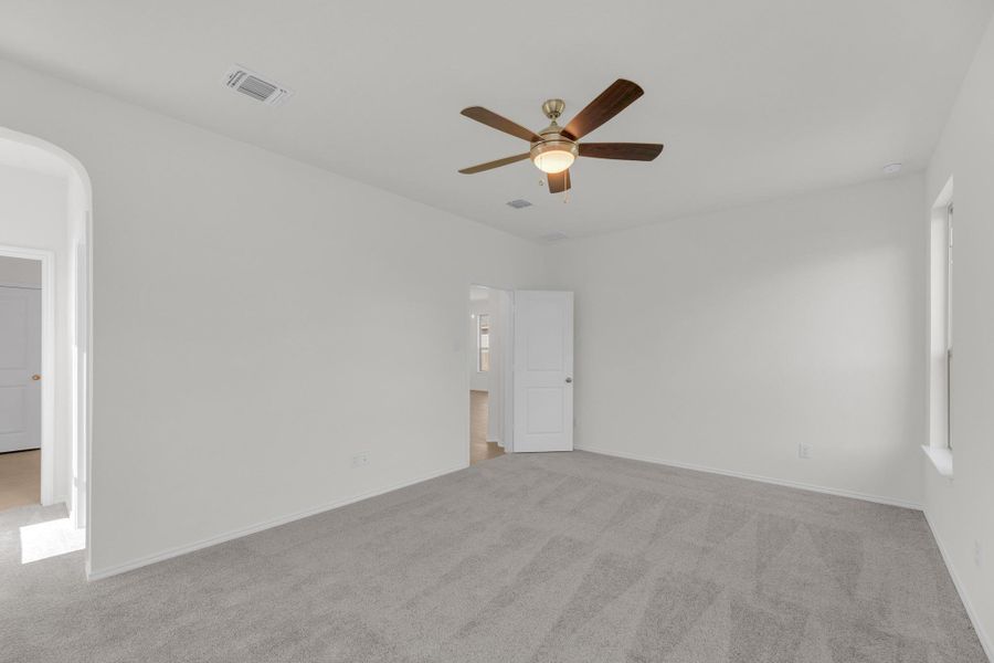 Spacious, unfurnished interior of a new home in Retreat at San Gabriel, Georgetown (Image 27).