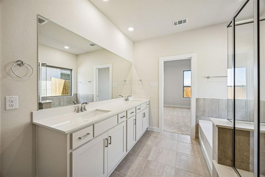 Furnished interior view inside a new home in Freeman Farms, Kaufman (Image 14). Furnished interior view inside a new home in Freeman Farms, Kaufman (Image 14).