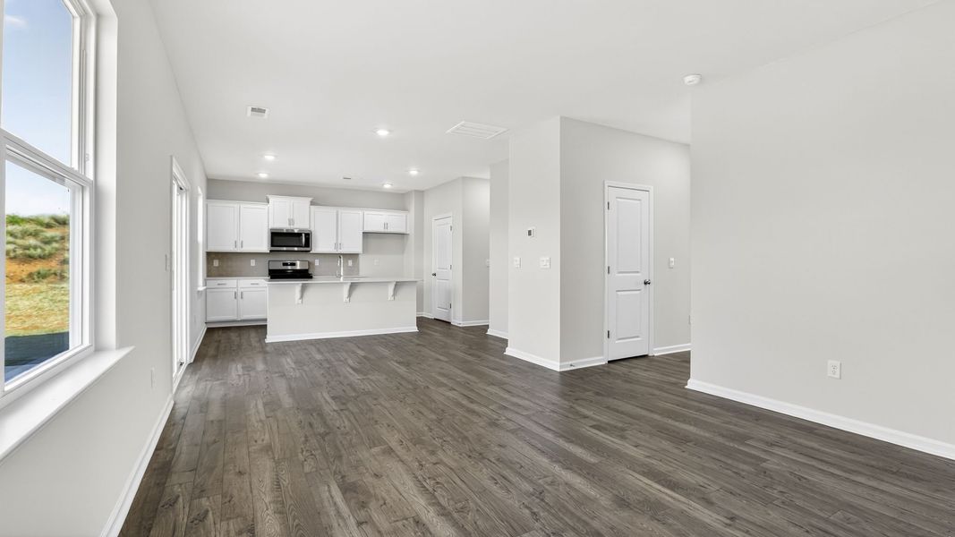 Spacious, unfurnished interior of a new home in Hunters Ridge, Woodruff (Image 19).