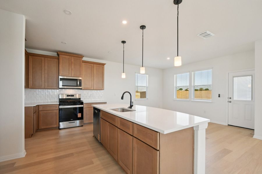 15 web or mls Young St S0704 015