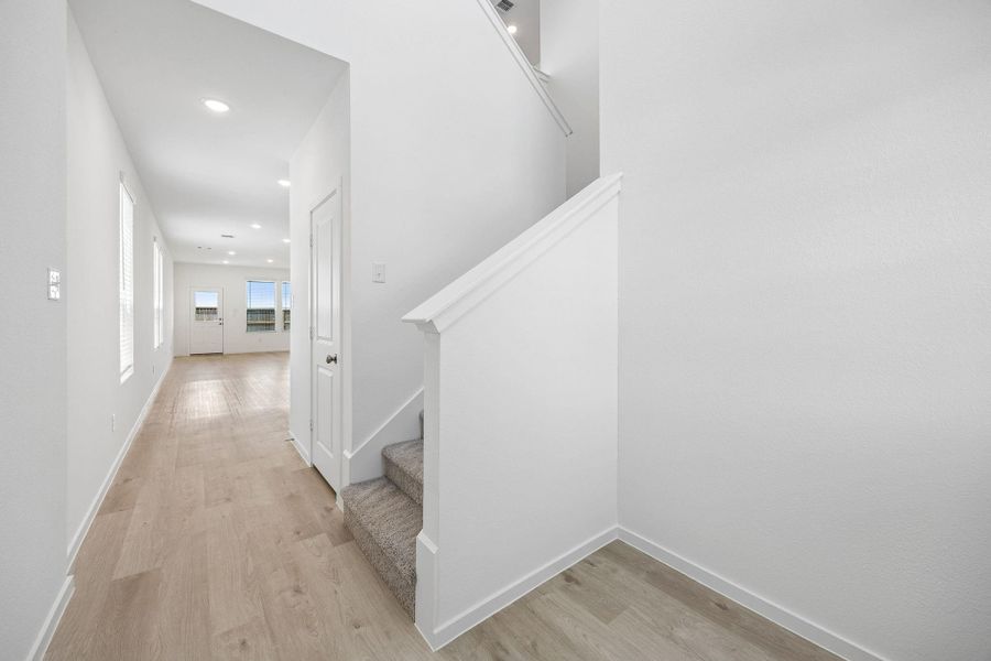 Spacious, unfurnished interior of a new home in Stokesbury, Waller (Image 30).