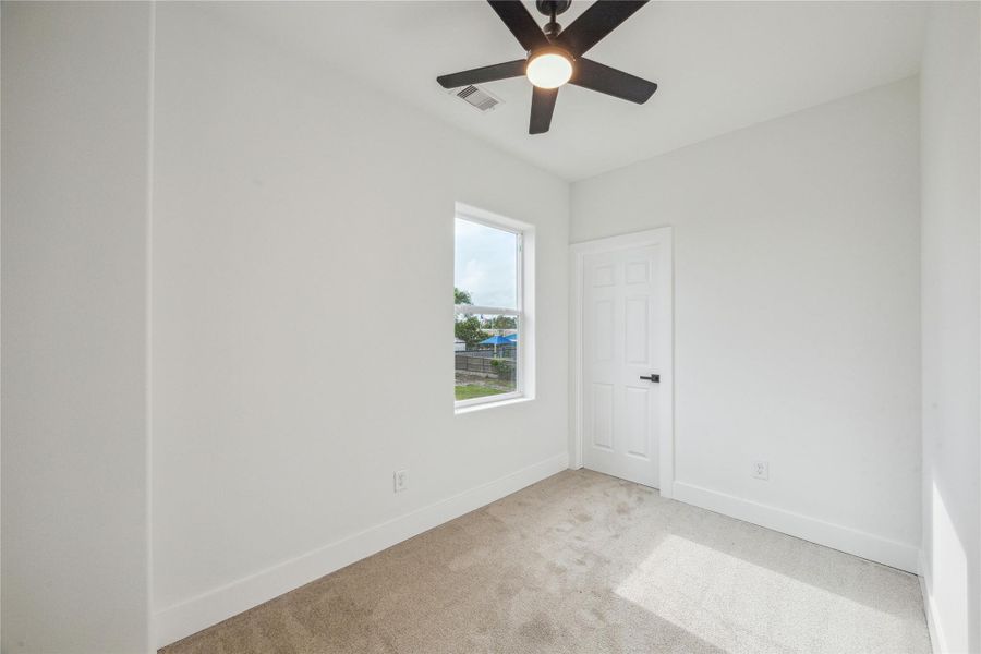 Spacious, unfurnished interior of a new home in , Santa Fe (Image 13).