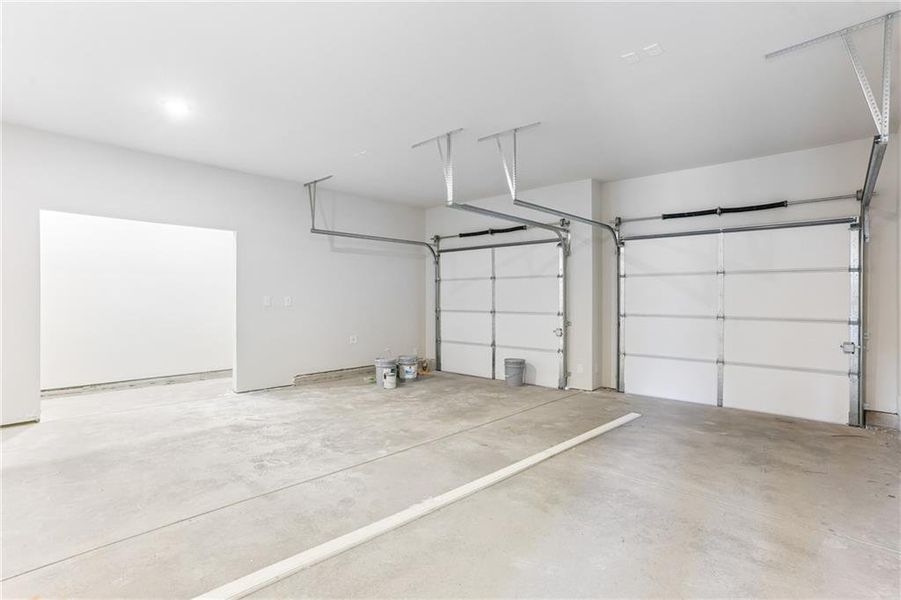 Spacious, unfurnished interior of a new home in Concord Oaks, Powder Springs (Image 21).