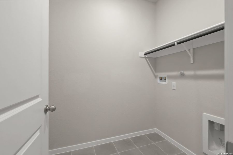 Spacious, unfurnished interior of a new home in The Parklands, Schertz (Image 21).