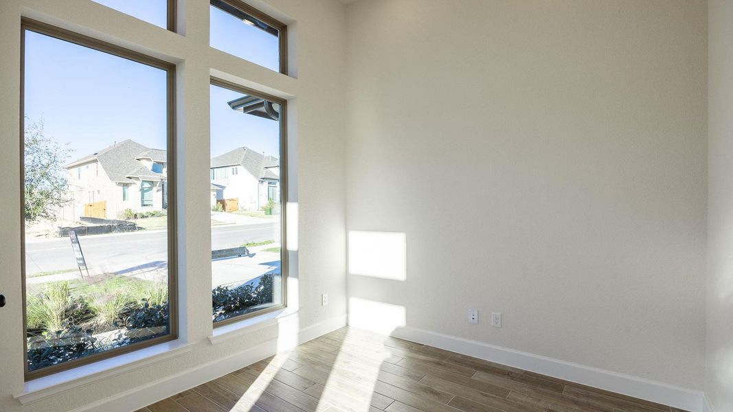 Spacious, unfurnished interior of a new home in Lariat 50', Liberty Hill (Image 11).