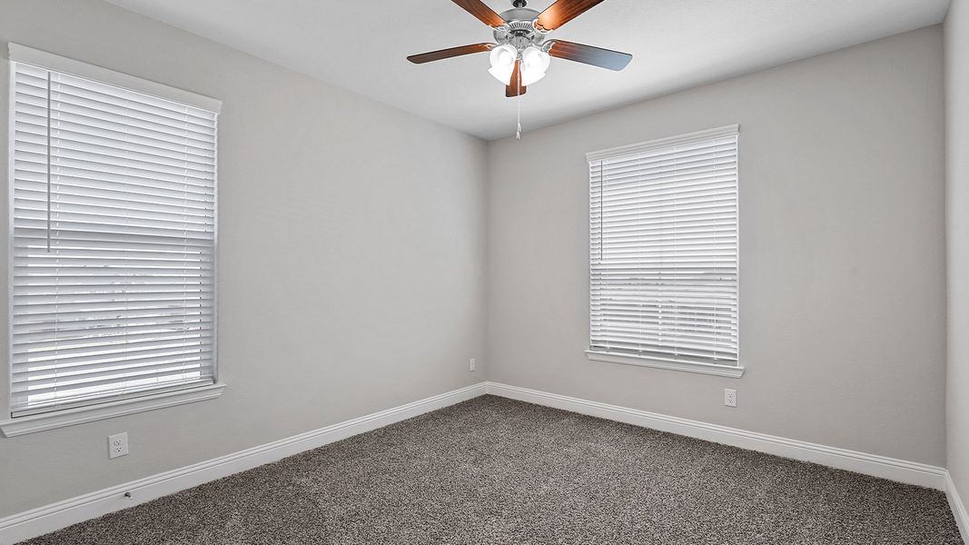 Spacious, unfurnished interior of a new home in Eagle Creek, Denton (Image 31).