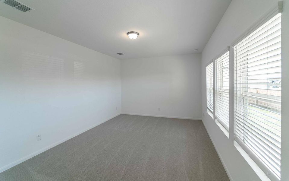 Spacious, unfurnished interior of a new home in Paramount, Kyle (Image 9).