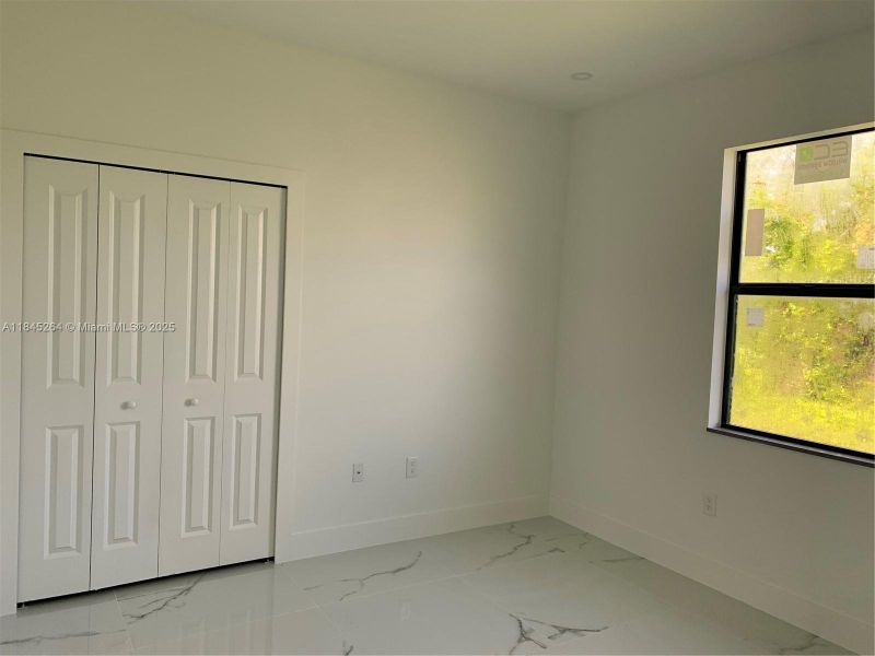 Spacious, unfurnished interior of a new home in , Lehigh Acres (Image 14).