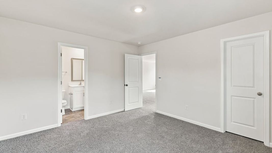 Spacious, unfurnished interior of a new home in Chestnut Ridge, Greenville (Image 36).