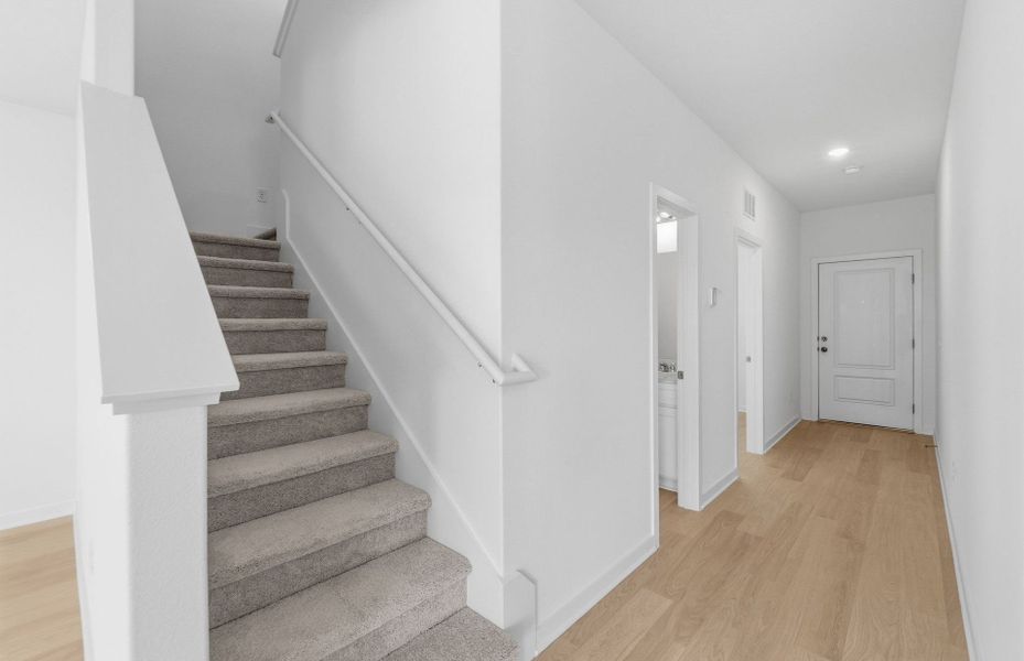 Spacious, unfurnished interior of a new home in Vantage, San Marcos (Image 12).