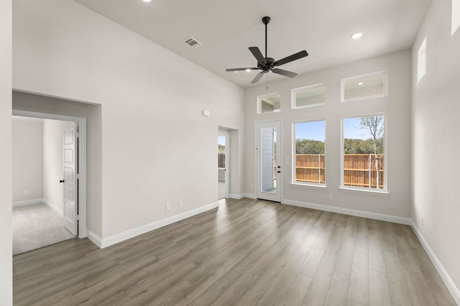 Spacious, unfurnished interior of a new home in Creekside, Royse City (Image 23).