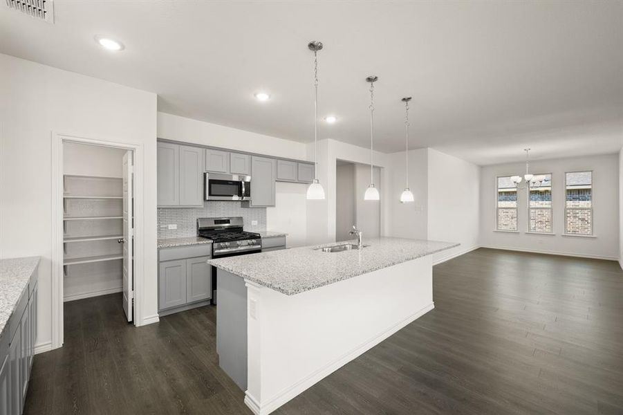 1906 Cheyenne- Kitchen-1983