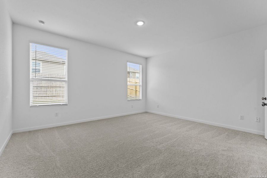 Spacious, unfurnished interior of a new home in Sky Ranch, New Braunfels (Image 23).