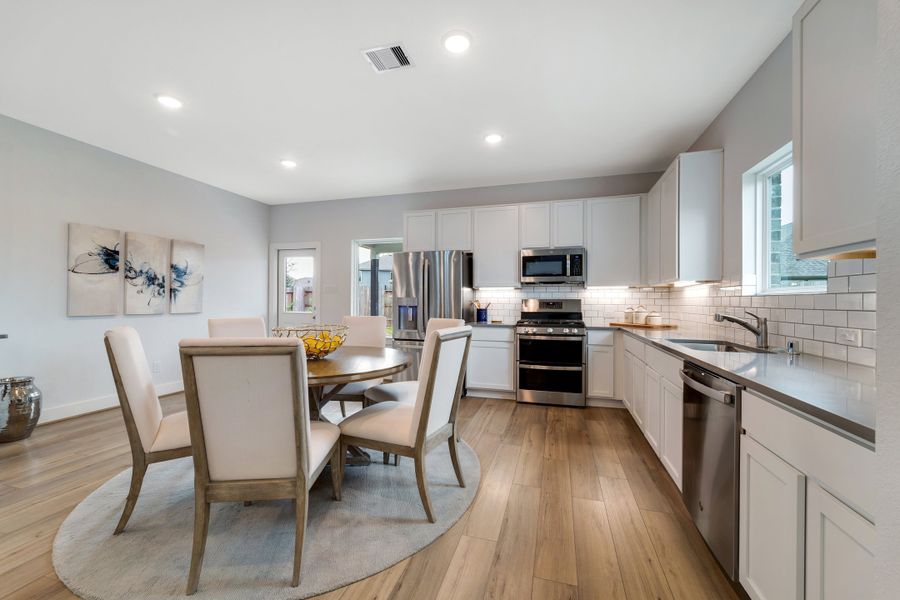 Furnished interior view inside a new home in Saddlebrook Estates, Waxahachie (Image 14). Furnished interior view inside a new home in Saddlebrook Estates, Waxahachie (Image 14).