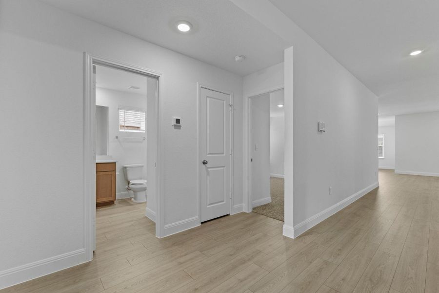 Spacious, unfurnished interior of a new home in Riverview, Georgetown (Image 22).