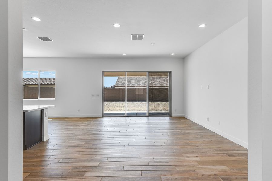 Spacious, unfurnished interior of a new home in Estrella, Goodyear (Image 21).