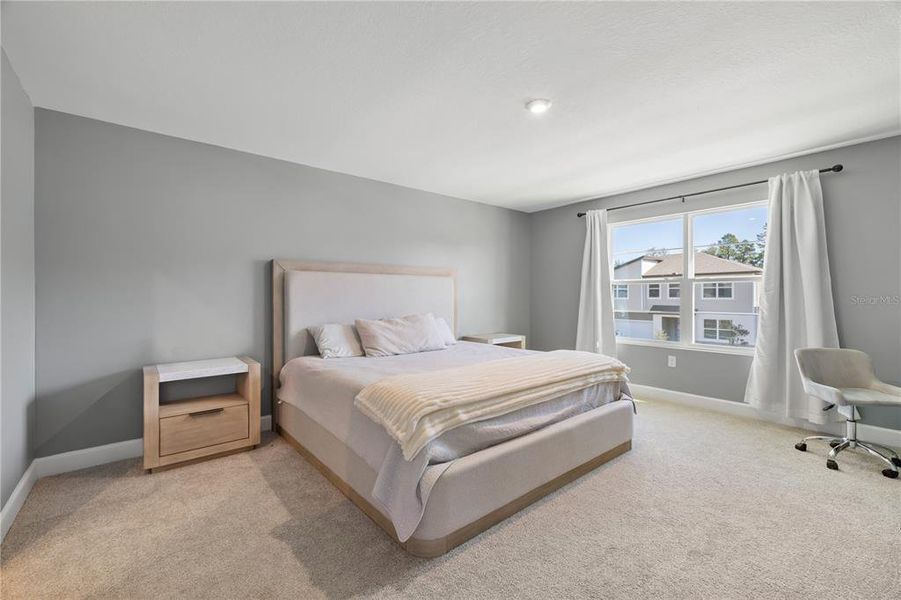 Furnished interior view inside a new home in , Orlando (Image 33).