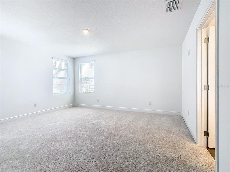 Spacious, unfurnished interior of a new home in , Winter Garden (Image 36).