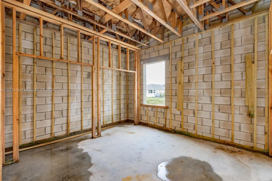 Spacious, unfurnished interior of a new home in , Palm Bay (Image 8).